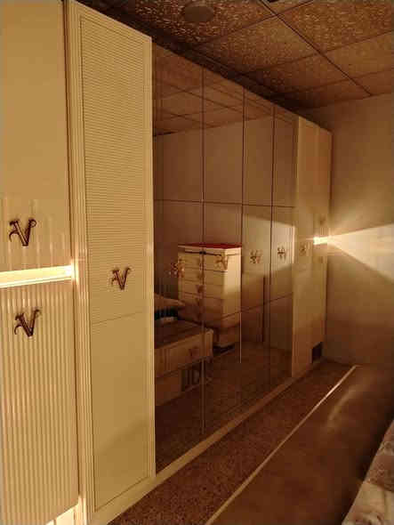 السلام عليكم  اغراض جديدة للبيع الغرفه نوم 1750وبيها مجال الكاونتر 800وبي مجال  الثلاجه 700وبيها  مجال العنوان بغداد حي العامل. الرقم ***********
