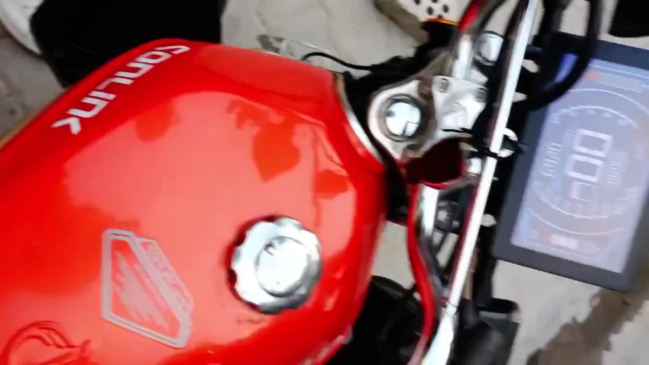 سلام عليكم دراجة سونلك 2025نضيفة ما تعبانة ما بيهة اي نقص كاملة كهربائيات كلهة شغالة شغل واطلع اوراك كاملة موجودة مكاني الشعب نهاية حيور السعر 800بيهة مجال بسيط ***********واتساب فقط 
***********فقط رصيد
