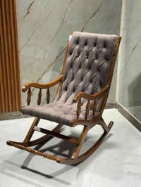 كرسي هزاز • خشب • بغداد