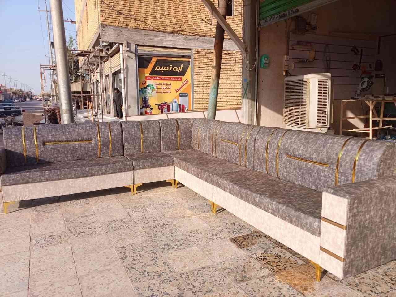 تخم للبيع جديد 5 قطع يتكون من 10 مقاعد السعر 300 وبيه مجال 
او تريد شغل جديد نفس هذا أختلاف في الموديل او اللون  يوجد لدينا عمل تفصال حسب الرغبة  على المتر المكان حي أريدو قرب جامع الرسول الاعظم ***********
