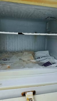 ثلاجه • ٢٠ قدم • حالة جيدة