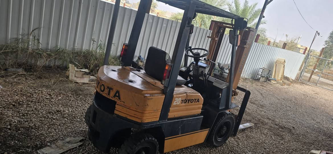 رافعات شوكيه ٢طن داخله حاويه ياباني الكل محرك بنزين حركتين موجوده في بابل الهاشميه ٢هاتف***********
