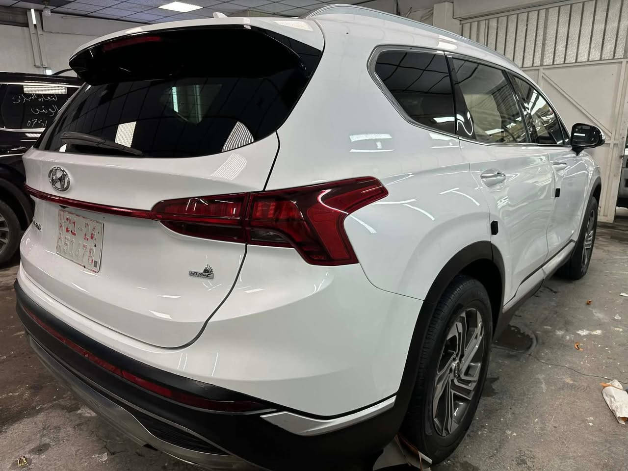 السلام عليكم 
للبيع 
هونداي سنتافي فول مواصفات ماعدا الفتحه 
اللون ابيضّ موديل 2023 
المواصفات ماشي 43 كيلوو 
5 راكب
محرك 4سلندر 2500 تنفس طبيعي
بصمه▪️بصمة ابواب▪️بصمة جنطه
جنطه كهرباء شفط▪️رادار امامي ▪️رادار خلفي▪️رادار جانبي
تحديد مسار ▪️تنبيه خروج عن المسار▪️قياده ذاتيه
شفتات بالاستيرن▪️تدفئه بالكشنات▪️تبريد شاشه بيانو قطعتين
لد امامي وخلفي▪️نقطه عمياء▪️ترحيب عند الاقتراب
تشغيل عن بعد▪️شحن لا سلكي 
اشاير بالمري+اناره ترحيب 
ويل كب حجم  18/60/335▪️
سايد بريك بصمه
كار بلي▪️شاشه كامره▪️اوتو هولد▪️اطفاء ذاتي
ثلاث انظمة قياده ▪️تجوه خلفيه
السياره صبغ باب السايق والجاملو ونص باب الخلفي 
صور الحادث مرفقة
للسفسار اتصل عل 
***********
***********
