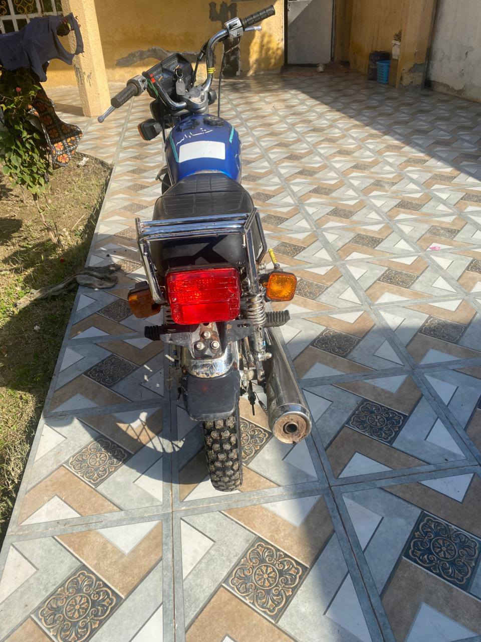 دراجة للبيع متن 
مديل 22
وراقص كاملة 7تعرقم 
كهربائية كله شغالة دبل إشارة 
تايرات زوج جديد 
ويل خلفي جديد 
المكينة ما مفتوحة 
الدرجة جوية خير من الله 
السعر 400 وبيه مجال اللشراي 
التواصل عل الخاص موجود وع.       ***********
