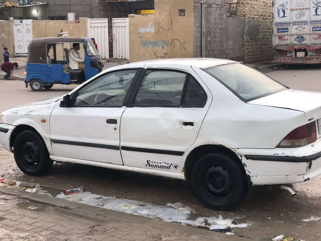 سلام عليكم شباب مسند بيضه للبيع هاي كبالم وشوفوها سعر١٦ورقه فقل وهاذ رقم***********
