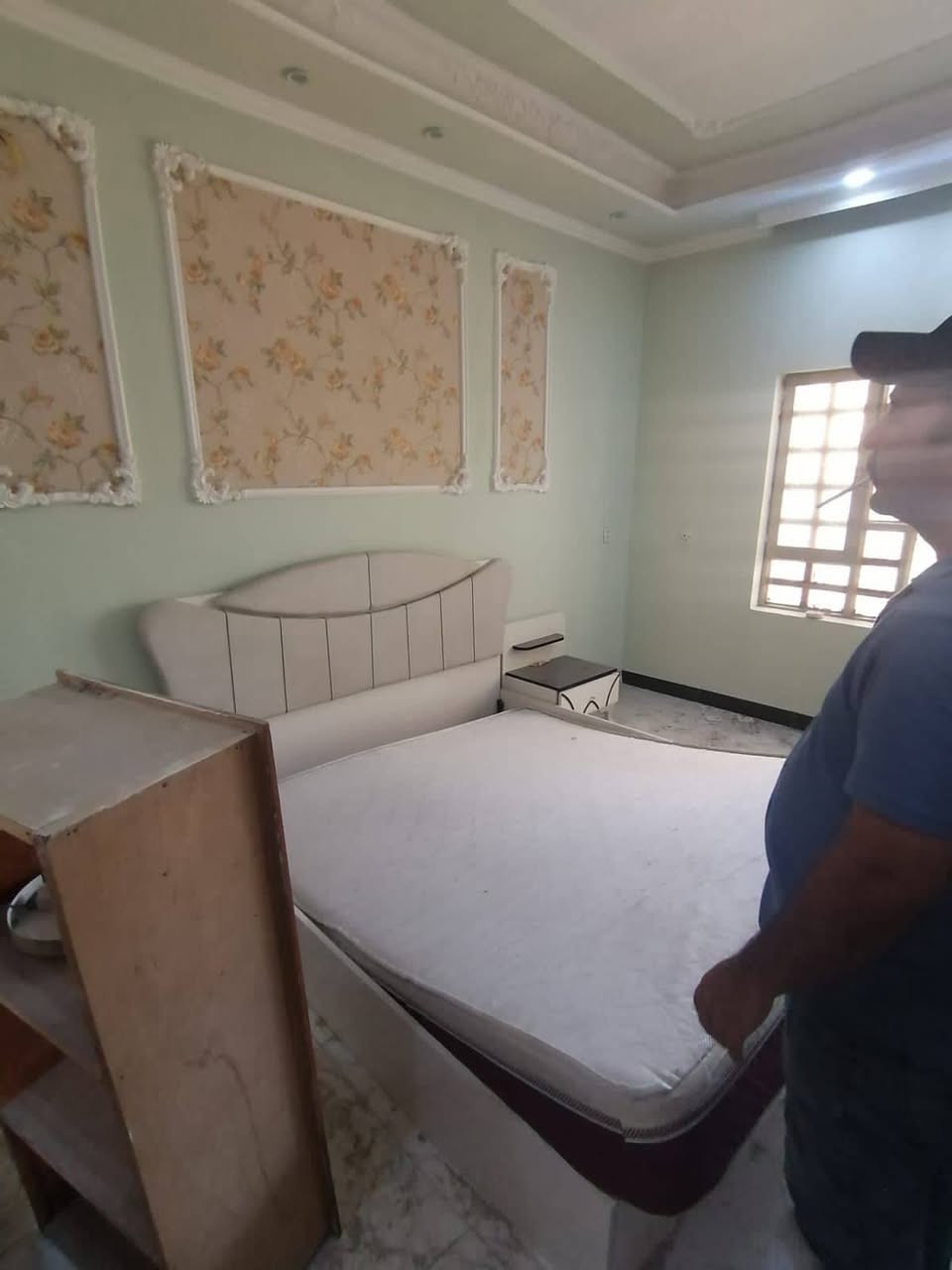 📍 بغداد ‐- الرفاق الثانية – خلف الأربع شوارع
💎 بيت استثماري مميز بمواصفات نادرة
📐 المساحة: 75 متر
📏 الواجهة: 5 متر
📏 النزال: 15 متر
🛣 عرض الشارع: 15 متر
🏘 يتكون من وحدتين سكنيتين منفصلتين بالكامل
✨ تصميم ذكي مثالي للسكن أو الاستثمار
🔻 الطابق الأرضي
▪️ غرفة
▪️ صالة
▪️ مطبخ
▪️ حمام
▪️ منور
💰 مؤجر حالياً بمبلغ: 400,000 دينار شهرياً
🔺 الطابق الأول
▪️ غرفتين
▪️ صالة
▪️ مطبخ
▪️ حمامين
💰 السعر: 160,000,000 دينار
🔥 دخل شهري فوري
🔥 موقع حيوي عالي الطلب
🔥 وحدات مفصولة + شارع واسع = استثمار مضمون
📲 للاستفسار والحجز:
☎️ ***********

#️⃣ #بيت_للبيع #عقار_بغداد #الرفاق_الثانية #فرصة_استثمارية #استثمار_عقاري #عقار_راقي #بيوت_للبيع #عقار_العراق #بيع_سريع #دخل_شهري #مستثمر 💎🔥
