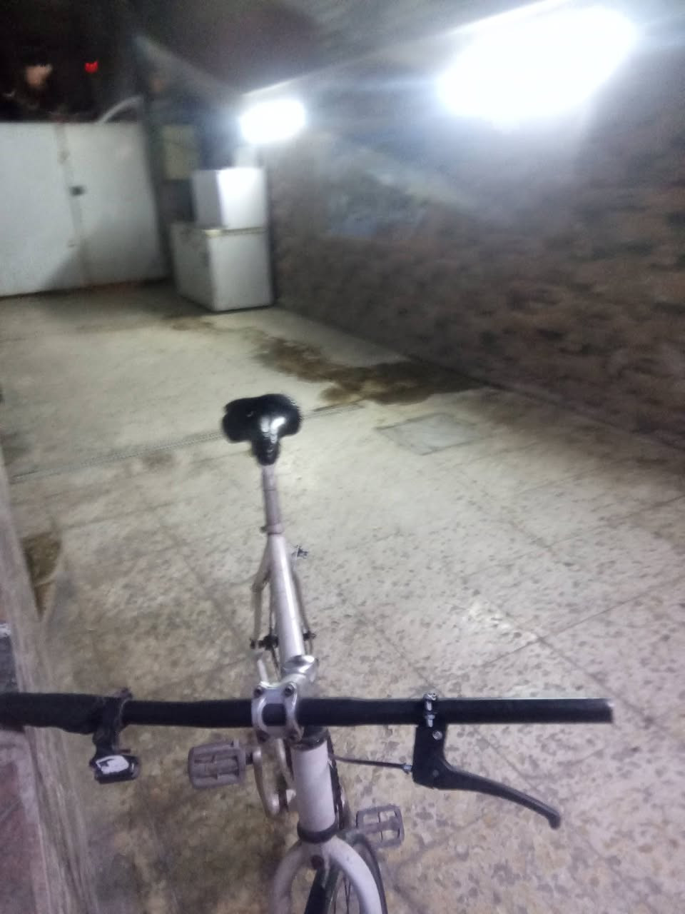 السلام عليكم بايسكل رياضي c700 ..نقص جوب خلفي والزنجيل يفلت..والثاني حجم 20 التأثير الوره يركص السعر 35الف وبي مجال حك الجيه المكان بغداد الزعفرانية 
الرقم/***********
