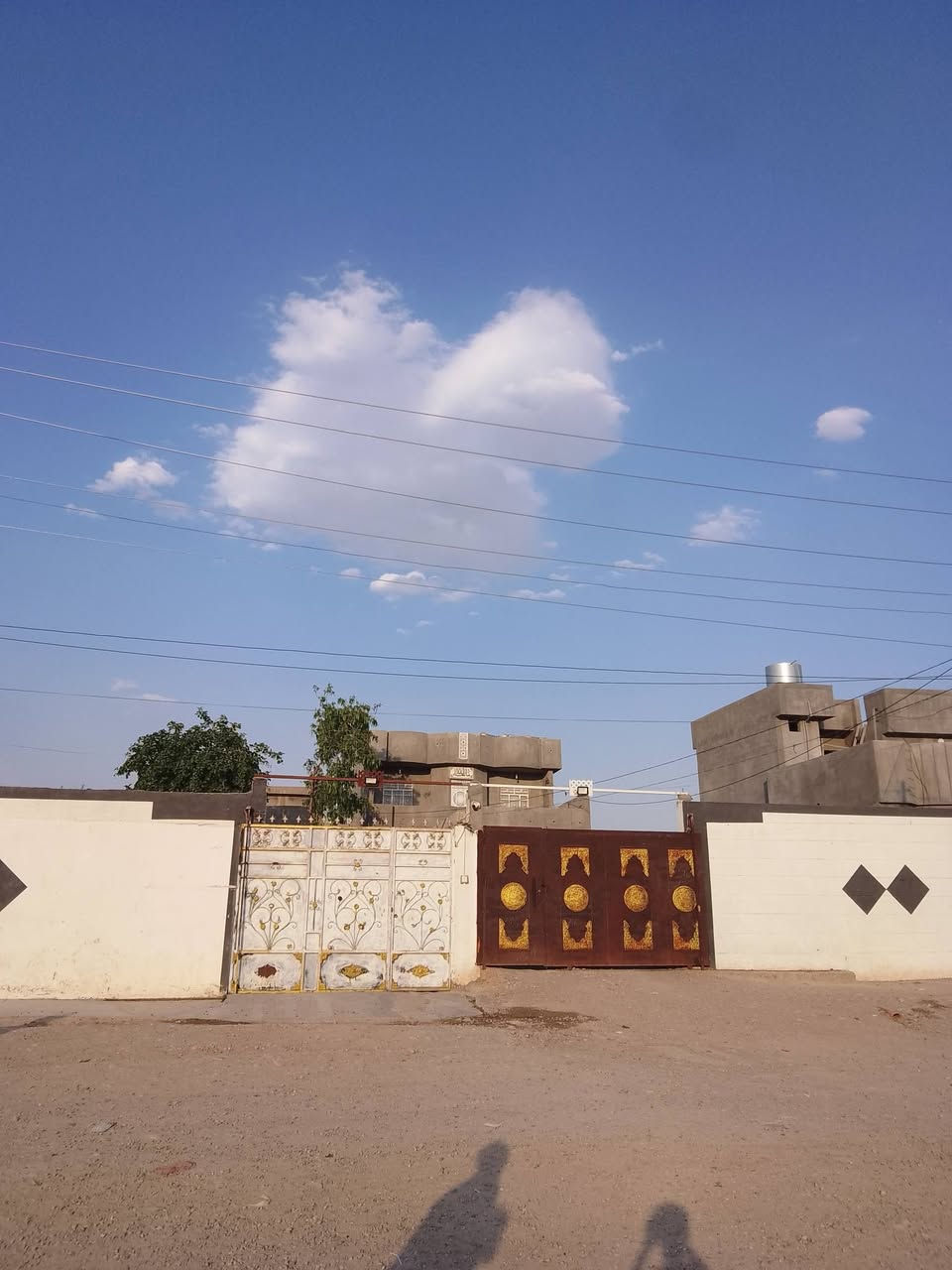 🏡 بيت واسع للبيع في طوزخورماتو (الفضيلية) 🏡
​فرصة ممتازة للسكن أو الاستثمار بمساحة كبييييرة وسعر مناسب!
​📍 الموقع: صلاح الدين - طوزخورماتو - منطقة الفضيلية (موقع مميز وقريب جداً من الجوبة القديمة).
​📐 المساحة: 800 متر مربع (مساحة واسعة جداً تلبي كل احتياجاتك).
​⚖️ نوع العقار: زراعي.
​🛠️ حالة البيت: بناء كامل ومكانه حلو ومريح، يحتاج فقط إلى (بياض من الداخل) وتكدر تجهزه على ذوقك.
​💰 السعر:
​90 مليون دينار عراقي (وقابل للمجال والتفاوض للشراي الصامل).
​📞 للاستفسار والتواصل:
​لمعرفة تفاصيل أكثر أو لترتيب موعد لمعاينة البيت، يرجى الاتصال على الرقم:
***********
