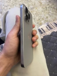 15 برو ماكس شرق اوسط لون تيتانيوم ذاكرة 256 بطارية 88 جهاز نضيف جدا شخ...