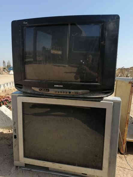 متاح للبيع نجف ***********النجف واحد يشتغل والثاني عاطل قيم وخذ
