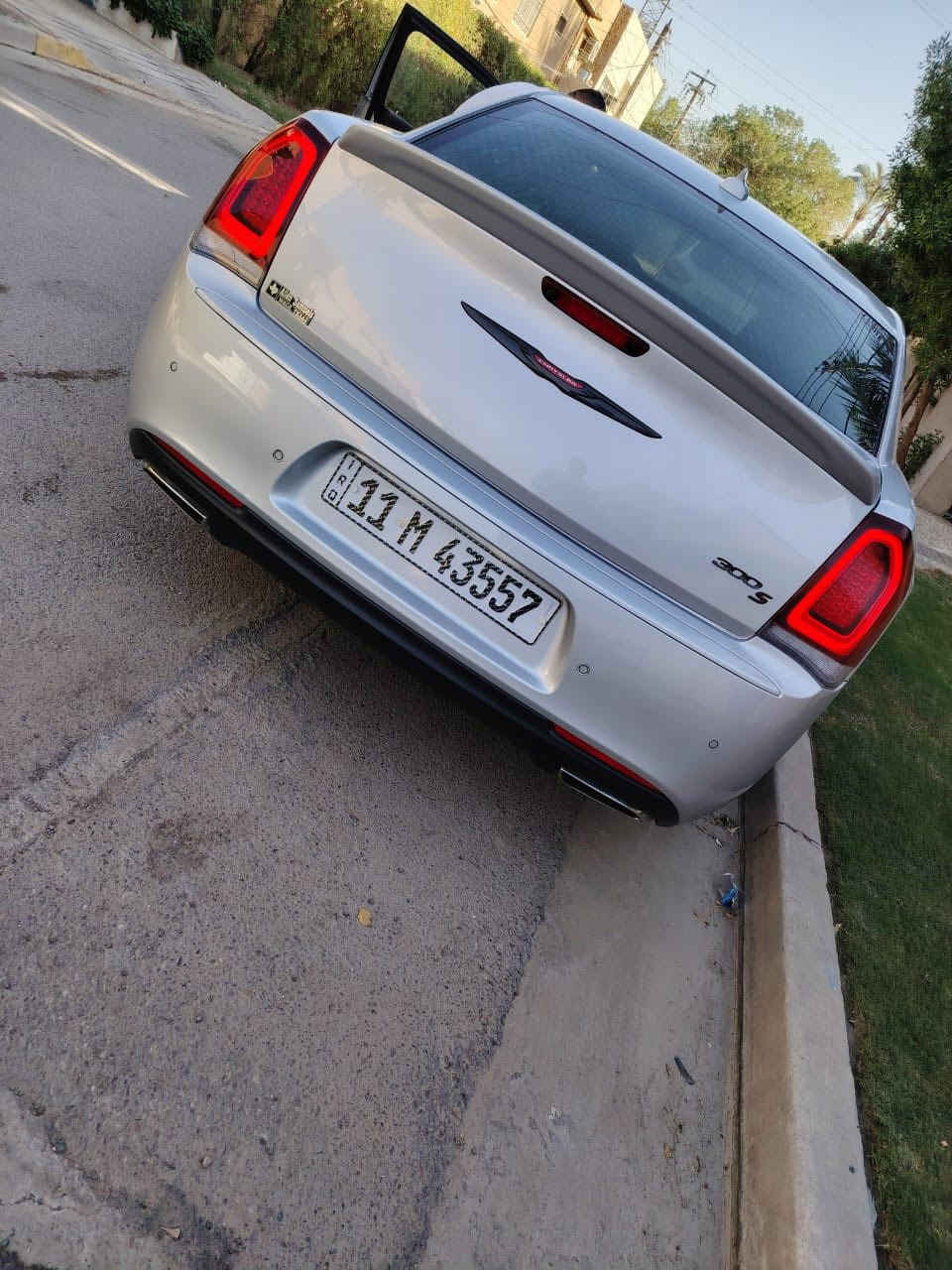 السلام عليكم
كرايسلر اوباما 300s موديل 2023 للبيع 
السياره فول لفول 1/1 ام الرادار 
المحرك 5700  هيمي 8V
بنوراما 
ستاره خلفيه كهرباء 
حساس امامي خلفي 
رادار امامي 
رادار جانبي 
مقاعد تدفئة وتبريد 
ستيرن تدفئه 
دمام خلفي 
السياره رادار امامي معروفه تجي فول لفول 
ماشيه 25000  ألف كيلو 
حادثه موضح بالصور فقط دعاميه اماميه مبدله نفس اللون لباقي كله مكفول 
السعر 35000  ألف دولار 
يعني 3 شدات و50 ورقه فقط بيع 
***********
