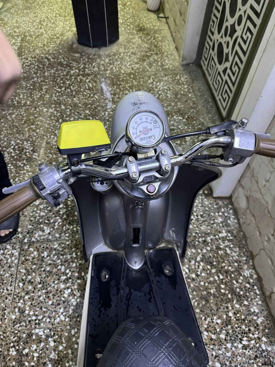 سلام عليكم دراجة عبد الحليم
دراجه لا ممفتوحه ولا اي شي بيه جيب فيتر وتعال افحص على راحتك كله شغاله كهربائيات هورن سلف تايرات جدد بريك جديد حته العداد يشتغل دراجه كامله على اخير شي سعر الدراجة 350 وبيه مجال 🤍
هذا الرقم ***********
