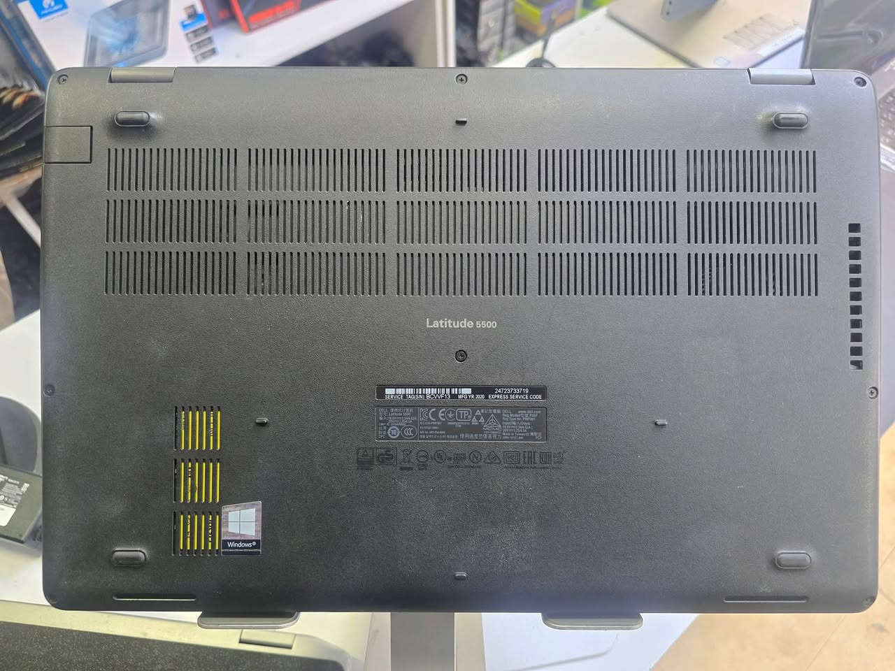 لابتوب نظيف للطلاب والاساتذة
​🔥 Dell Latitude 5500 
​🚀 Technical Specifications:
​Processor: Intel Core i5 (8th Generation) ⚡
​Memory (RAM): 8GB DDR4 🧠
​Storage: 256GB SSD M.2 (Super Fast) 💾
​Graphics: Intel UHD Graphics (Up to 4GB Integrated) 🎮
​Display: 15.6-inch Full HD (FHD) High Resolution 🖥️

Price: Only 200$ dolar
سعر 200 دۆلار💰


**إذا كنت صاحب هذا الإعلان وتريد حذفه لأي سبب، رجاءا أرسل رسالة إلى الدعم الفني**