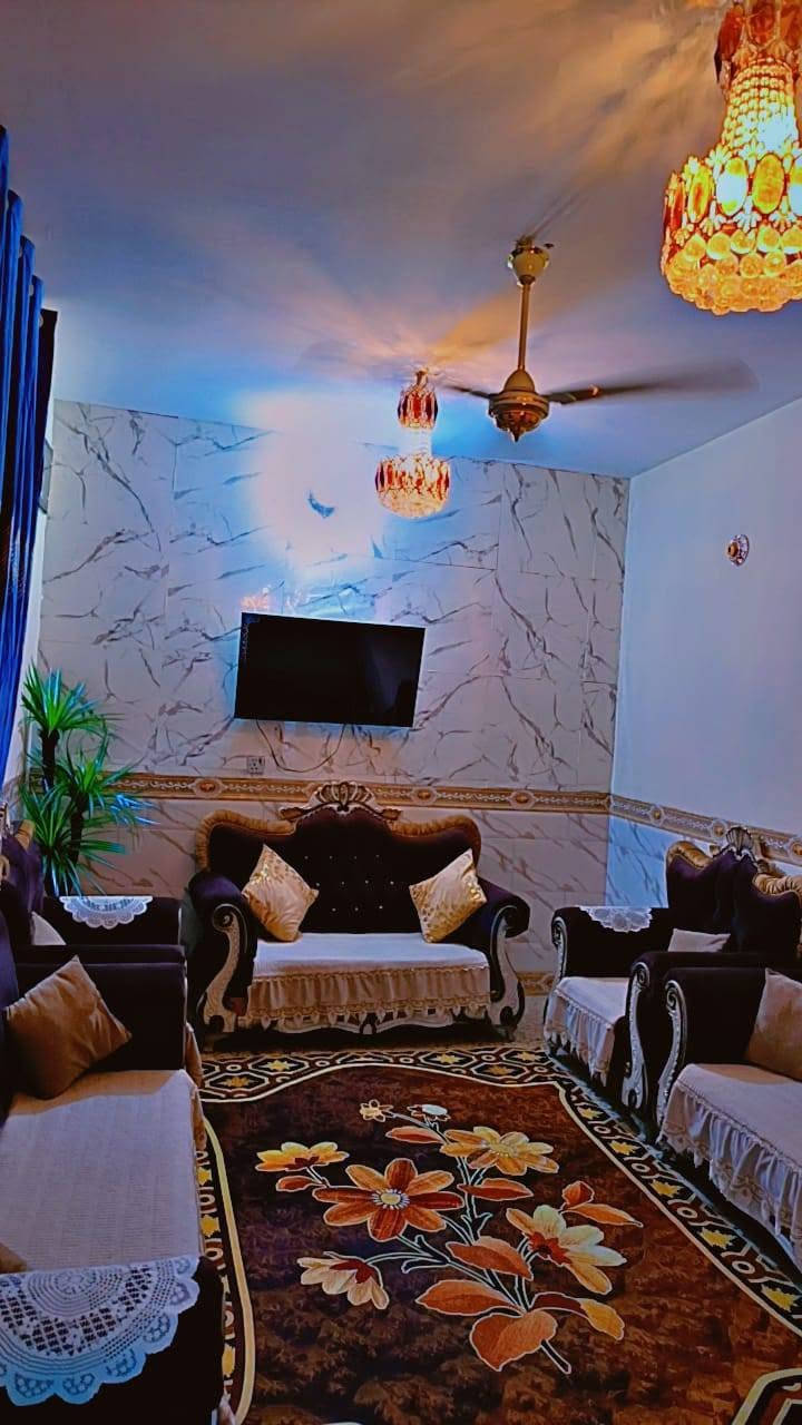 السلام عليكم بيت للبيع مساحه 100 متر نزل 20× 5 منطقه سبع قصور شارع ابو احمد بيت قبل ركن بي كافه الخدمات سند 25 يحتوي عله 4 غرف نوم مع استقبال ومطبخ وحولي وحمام وصحيات 2 لتواصل عله هذا رقم ***********
