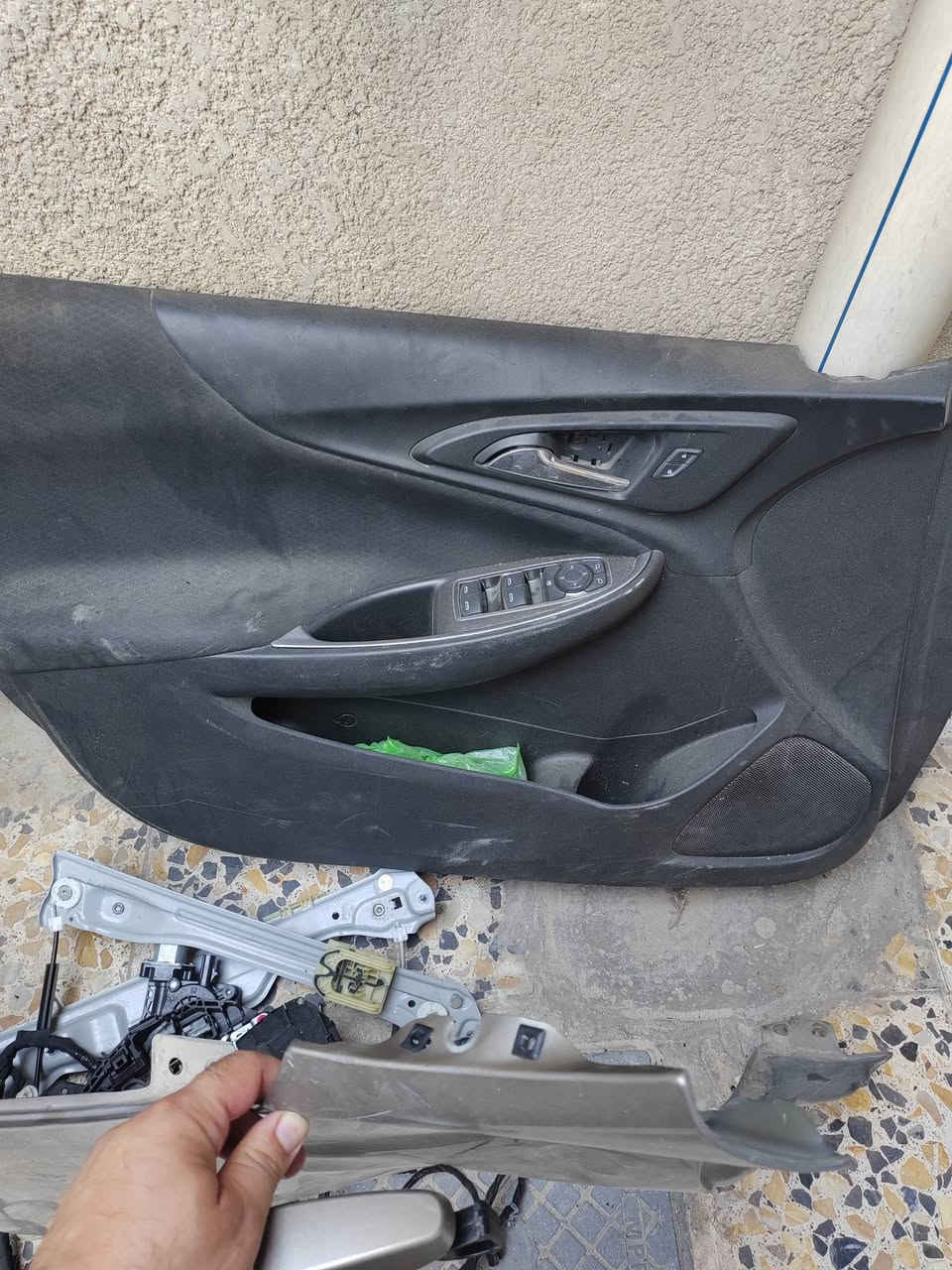 بابين ماليبو جهة السايق صار بيهن ضرر الباب الخلفي ضربة بسيطة ترجع بارد باب السايق ضربة قوية  اريد ابيعهن كاملات هنة وابطاينهن وسماعاتهن وكيلونتهن وكونترولات الجام ***********
