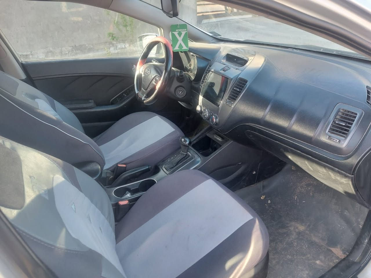 السلام عليكم فورتي امريكي موديل 14 رقم بغداد كهربائيات كله شغاله تبريد شغال بيه 3 قطع بدون دواخل السعر 100 وبيه مجال العنوان بابل الحصوه ***********
