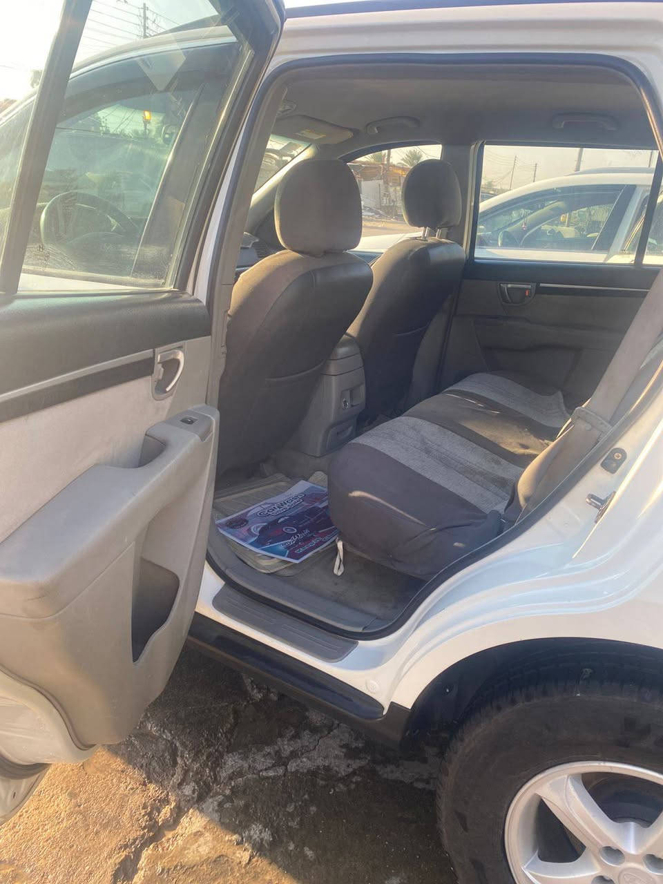 السلام عليكم سنتافيا ٢٠٠٨ رقم بغداد دولي الجديد وهزة جديدة كلين تايتل بدون ضرر او صبغ كاملة بدون اي نواقص محرك جديد تبريد ثلج  تايرات جدد صدر جديد باتري جديد شاشة وكاميرا خلفية عليهه ادارة كامله السعر ١٢٥ وبيهه مجال للشراي *********** مكاني بغداد بغداد, العراق
