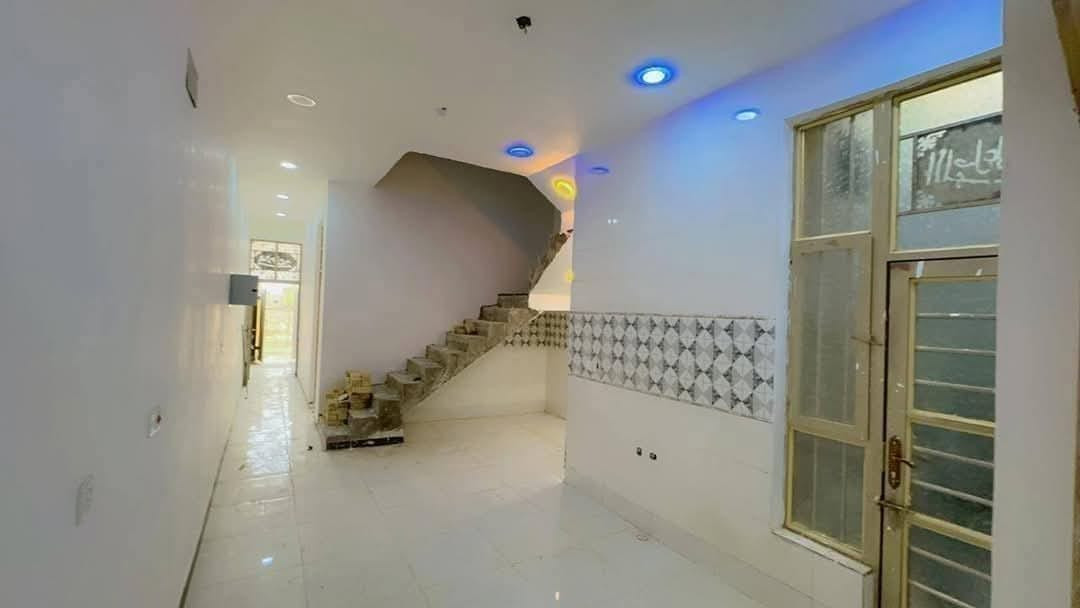 مشتمل للبيع او ايجار السفحه الثانيه بل٨٠٠٠
مساحه١٠٠م نزال ٢٠ وجه ٥ بيتونه سندويج
طابق واحد.بناء حديث غير مسكون
***********
