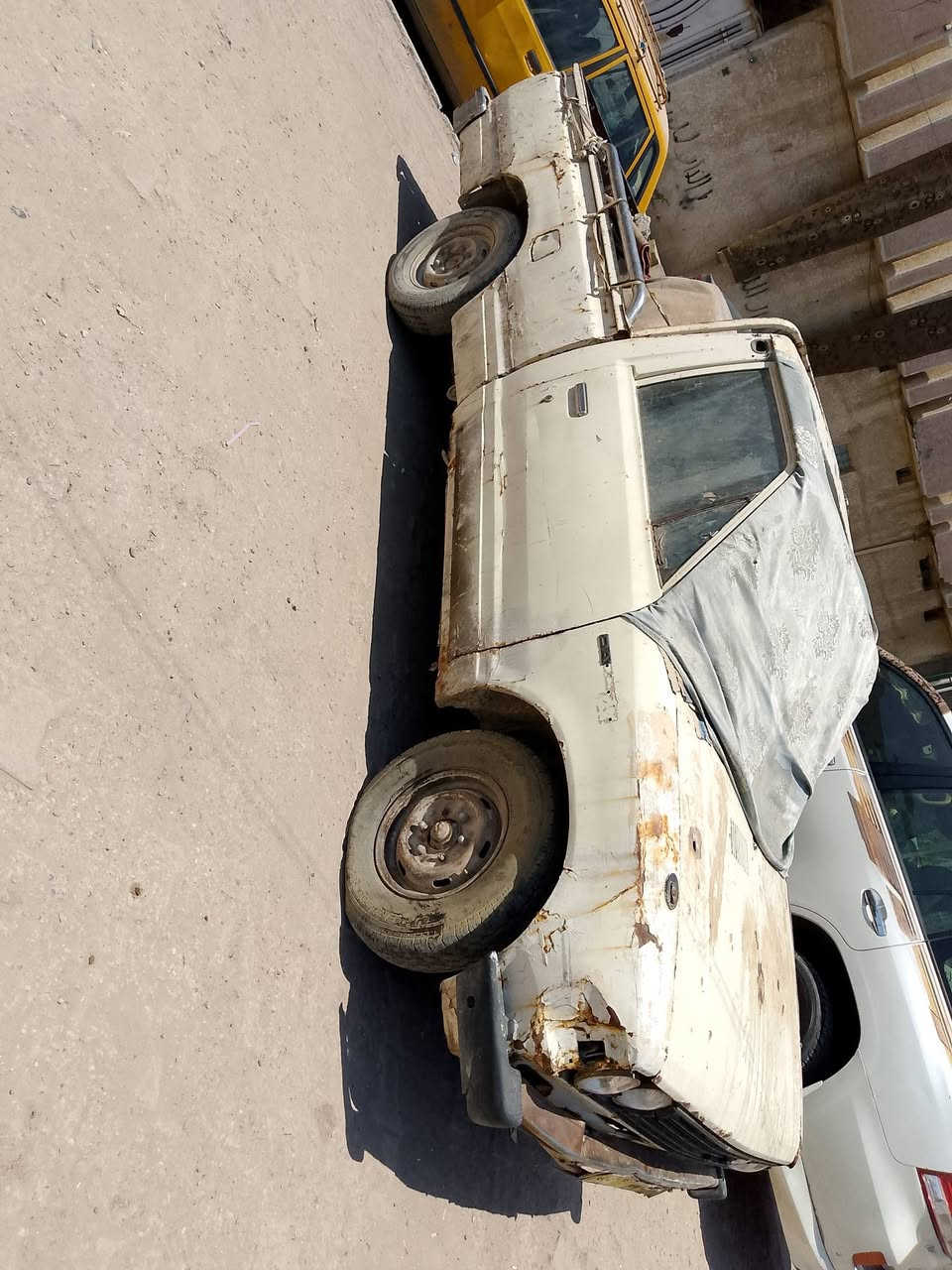 من رخصة الادمن سياره داستن موديل 80 بيها زنجيل وضاغطه راعي جان بالمدينه الصدر بس راح لدوره بس منعرف وين ابيع كوم حديد سعر 10اوراق بيها مجال مكان مدينة الصدر ***********
