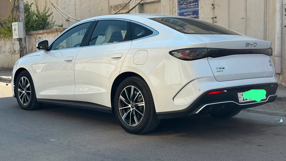 السلام عليكم
BYD SEAL 6
سيل ٦ 
موديل 2025 
رقم بغداد
مواصفات  ٤ كامرات محيطيه شاشة قلاب داخل ابيض جلد وباقي المواصفات المعروفة 
ماشية ١١ الف
مكان السياره بغداد 
السعر اتصل وتدلل ***********

