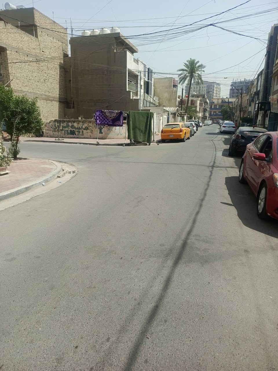 السلام عليكم دار للبيع المساحه ٨٠ م العطيفية الثانية خلف مستشفى الرازي الواجهة ٥ ونص ***********
