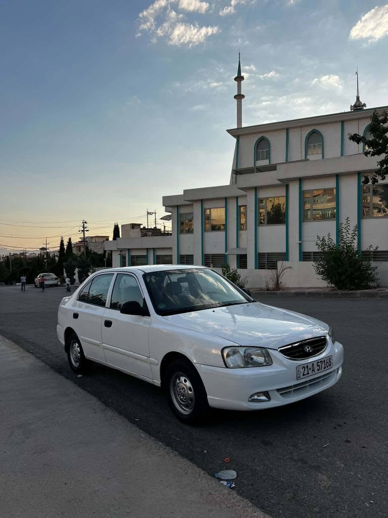 هۆندای فێرنا  2009 hyundai verna 
گێڕو مەکینە مەزبوتە  بە شەرت
تەبرید ساردو و گەرم ئیشەکات 
هەموو گیانی لەسەی دەقی شەریکە ماوە لۆک لۆکە 
تەنیا 220 هەزار ڕۆشتوە
دەعم و لێدرای نیە 
تەنها 3 پارچەو پەڵەیەکی بۆیاغە
ڕەسمی سۆنەرەکەشی دانراوە
سەنەوی و مۆدێرنی بە سەر نەچوە
شوێنی سەیارەکە سلێمانی
نرخی 68گەڵاو مەجالێ کەمە  
ژمارەی خاوەنی *********** السليمانية, العراق
