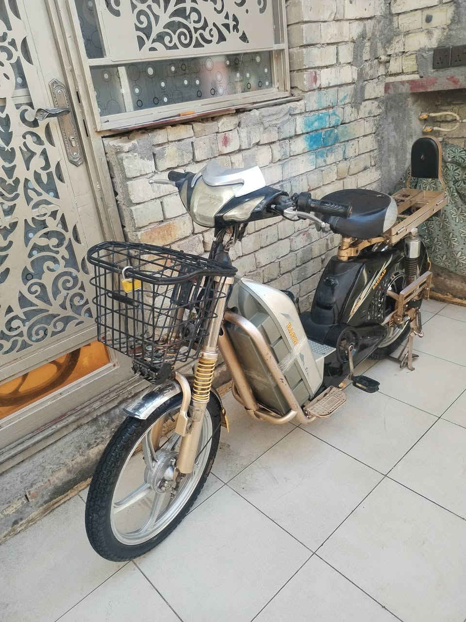 سلام عليكم 
دراجه شحن حجم كبير 
5 بطاريات نظيفات 
سرعته 60 
السعر /250 الف
الموقع / كربلاء حي النواب 
رقم الهاتف /*********** 
الرقم الثاني /*********** بي واتساب
