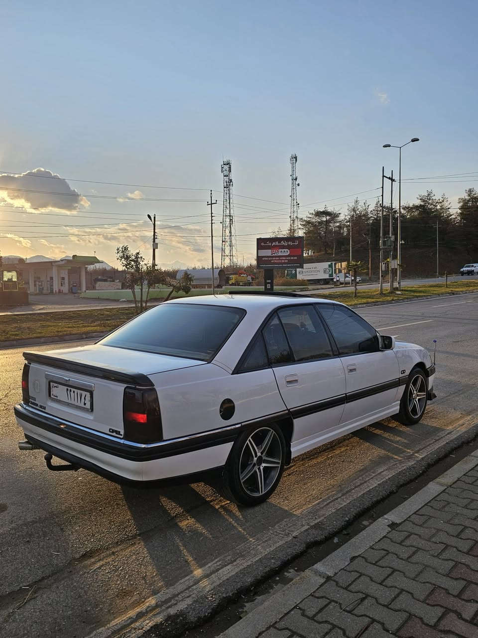 بەناوی خودای گەورەومیهرەبان
ئۆمیگا بۆفرۆشتن
بێ بۆیاغ
مەکینە ٢٠
حلوج
موس نیە
بڕاوە نیە
قفڵ مەرکەزیی
جام کارەبایی
سڵاید کارەبایی
ئاوێنە کارەبایی
ئاوێنە هیتەر
کێس هیتەر
بیلاد پەردە
سەوداش دەکەم بەشتێک بەدڵم بێت
شوێن قەڵادزێ
***********
