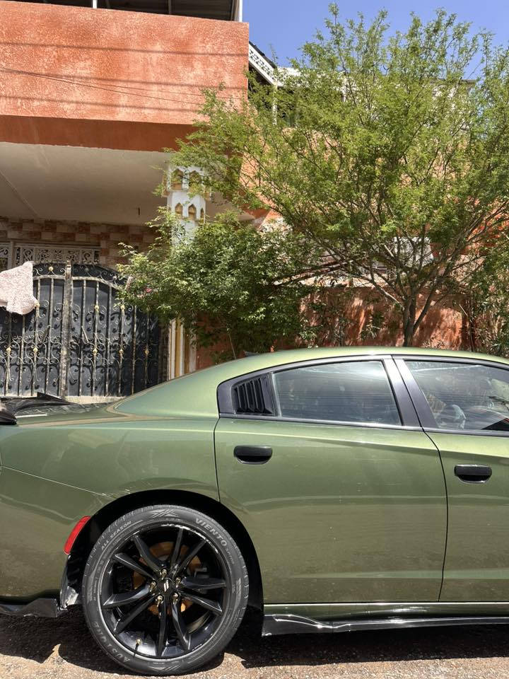 ‏‎سلام عليكم
جارجر  
موديل 21اصل 
ادشن مرايات علامات كله اسود بلادي 
لون زيتوني مميز سياره جديده 
‏‎مكفوله  سياره لا صبغ ولا بارد ولا تبديل داخله دعاميه سرقه الباب الوره سايق مبدل فقط 
محرك كير سليم بدون اي شي 
‏‎سيارة ماشيه 60 حقيقي الف كيلو متر 
(‏‎ رقم اربيل باسمي الجديد  تحويل ثاني يوم )
‏‎المحرك : V6.  3.6L .
وعليه لحايه داير ميدوره‏‎
‏‎* جناع مرايه 
‏‎* جناح خلفي اسود 
‏‎* ويل قياس 20 انچ اسود . 
‏‎* مصابيح أمامية زنون . عدسات زرع 
‏‎* كشافات الضباب زنون . 
‏‎* المصابيح الأماميه زرع عدسات 4$ LED وعين شيطان 
‏‎* حساسات . 
‏‎* مقاعد أمامية كهربائية عدد 1 
‏‎* تشغيل عن بعد . 
‏‎* محدد سرعة . 
‏‎* تلفون بلوتوث . 
‏‎* كاميرا خلفية .
‏‎* مرايا متحسسة للاضاءة العالية .
‏‎* دخول ذكي (بصمة) .
‏‎*شفتات ستيرن 
 لون مميز 
‏‎السعر 240
حداديه بعدهي بكارتون 
وعليه تخم تاير يعني ماتصرف عليه ربع
‏‎*العنوان: بصره 
‏‎للاتصال 
‏‎بيع ***********
سياره جديده حيل وماتصرف عليه ربع
