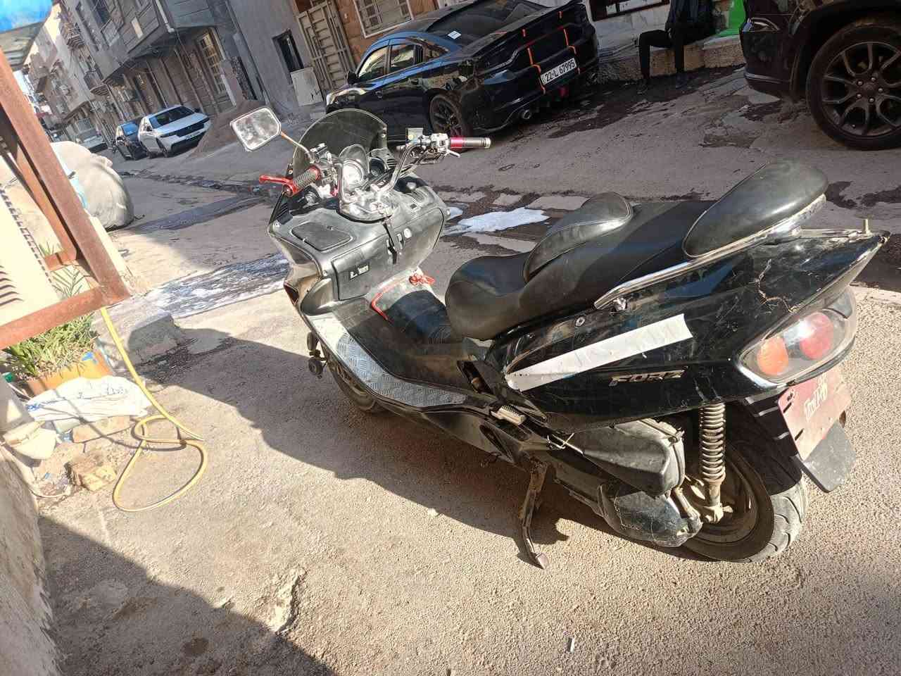 سلام عليكم
Mf Forza 06
موصفات الدراجه 👇🏻
1دراجة بلاديه برغي ما مفتوح بيه 
2بريكات بل مكان
3دشبول كله شغال 
4كهربائية كله كامله 
5تايرات جدد 
6نضافة الكفرات 60٪
7مزوده يدات بريك +يدات سكليتر مال Tmax 
8دراجة خرسه 
دراجة عوزه بس تنضيف للكابريتر بس 
السعر 550وبيه مجال قليل 
العنوان بغداد الاعظميه 
للتواصل *********** 
ملاحضه دراجة اراوس و ابيع حسب القناعه...
