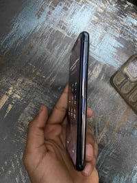 11proللبيع شاشه بيه سواد طلع يعني يرادله شاشه بطاريه ٨٢ مامبدله بغداد ...