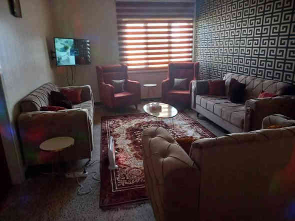 عندي شقه بالسيديه  طابق ثالث 
للبيع ملك صرف طابو سند مضمون خلال ١٥ يوم يتحول السند باسمك مساحته ١١٢متر ثلاثه غرف نوم غرف وصاله ومطبخ ومخزنين بيه بالكونات ثنين شقه مرتبه موقعه ممتاز بيه مستاجر  ٦٥٠ الف للاستفسار ***********
