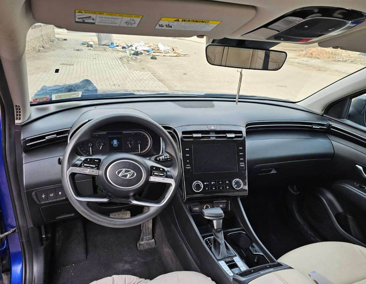 توسان 2023 امريكي
ماشيه 62 الف كيلو 
رقم مثنى انكليزي باسمي 
مواصفات  فول بلا فتحه
مكينة 2500 
دفع رباعي 
بصمة وتشغيل عن بعد
كشنات جلد
تدفئة كشنات 
تبريد قطعتين
كشن كهرباء 
رادار امامي تحديد مسار 
قياده اليه
رادار جانبي نقطة عمياء 
جنطة كهرباء 
شاحن موبايل ذكي
مكاني السماوة قضاء الخضر 
***********
