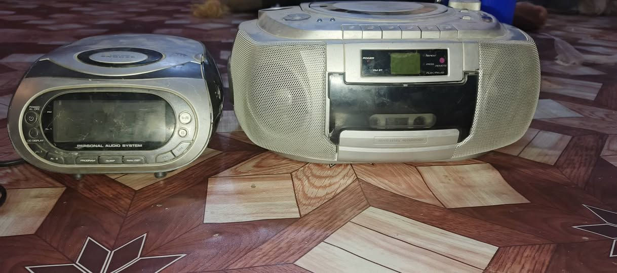 سلام عليكم 
راديونات ثنين شغالات نضيفات اصليات يابااني للبيع سعرهن
 25
الناصريه مركز *********** وشراي بي خير ويدلل
