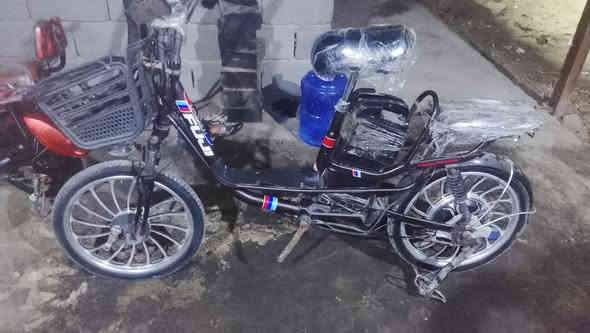 السلام عليكم باسكت شحن السعر 150 قفل الوان يدور الزراعه الثانيه بايسكلات نظيفه جدا بطاريات جدد نظافه فول رقمه ***********واتساب
