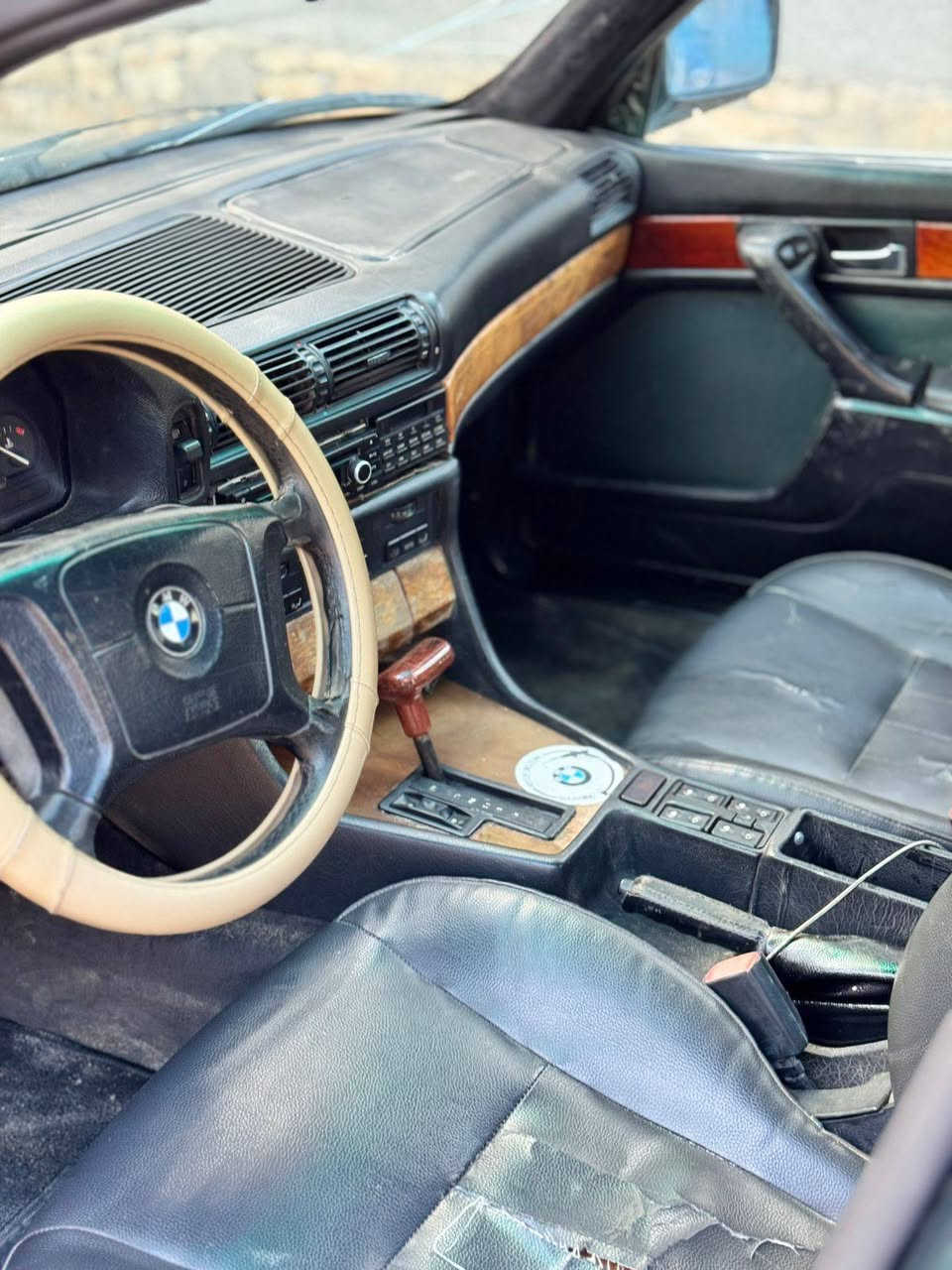 السلام عليكم سياره بي ام 700 موديل 1994 دبل ايرباك السياره كلها شغاله خير من الله السعر 48 وبيها مجال بسيط العنوان الرمادي جويبه رقم الهاتف *********** ملاحظه اخوان مكلف بالنشر
