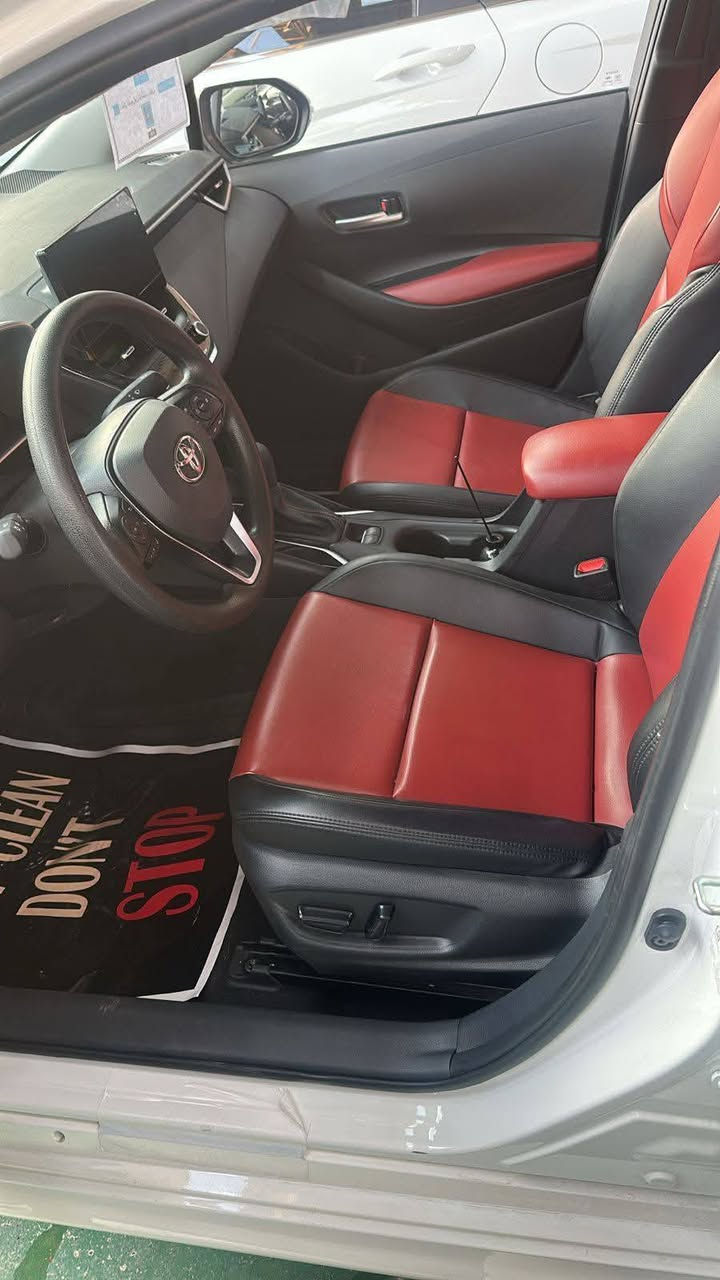 تحيه طيبه السلام عليكم 
كورلا 2025 . وجهه امريكي 
فول مواصفات 
ماشية الفين فقط 
مكينة 1800 هايبرد بابزين 
داخل جلد أحمر 
كشنات كهربائية 
حساس خلفي أمامي 
فتحه سقف 
مري شفط 
تبريد أمامي خلفي 
ويل كب 
شاشه كامره 
لد خلفي 
فول مواصفات 
رقم بغداد دولي باسمي تحويل مباشرة سنويه هزه جديد 
24., مليون ونص 
اي استفسار 
***********
مكان بغداد البياع
