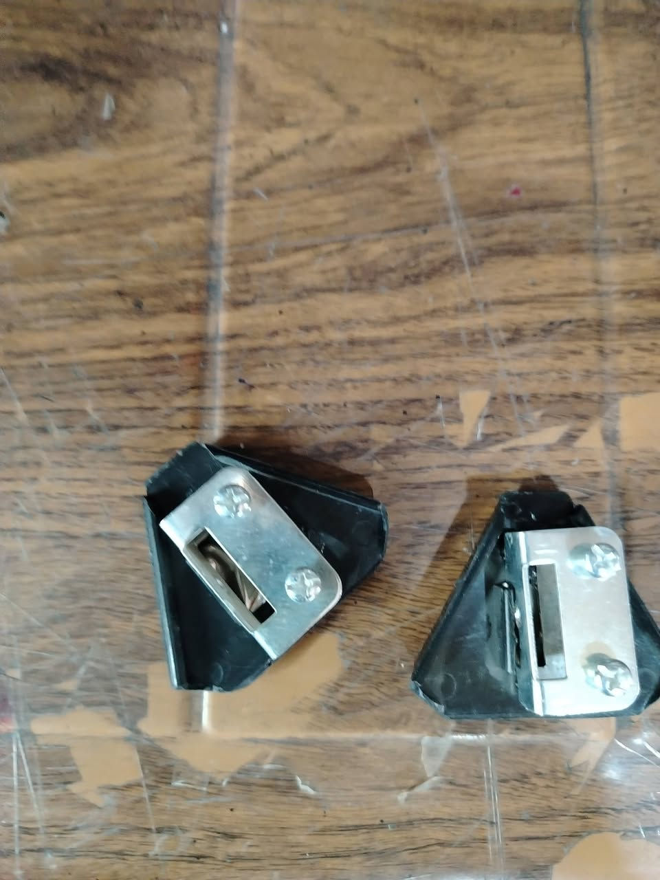 السلام عليكم للبيع فسفورات ماسحة أصلية الزوج ب ٢٥ للاستفسار *********** يوجد توصيل بغداد وجميع المحافظات
