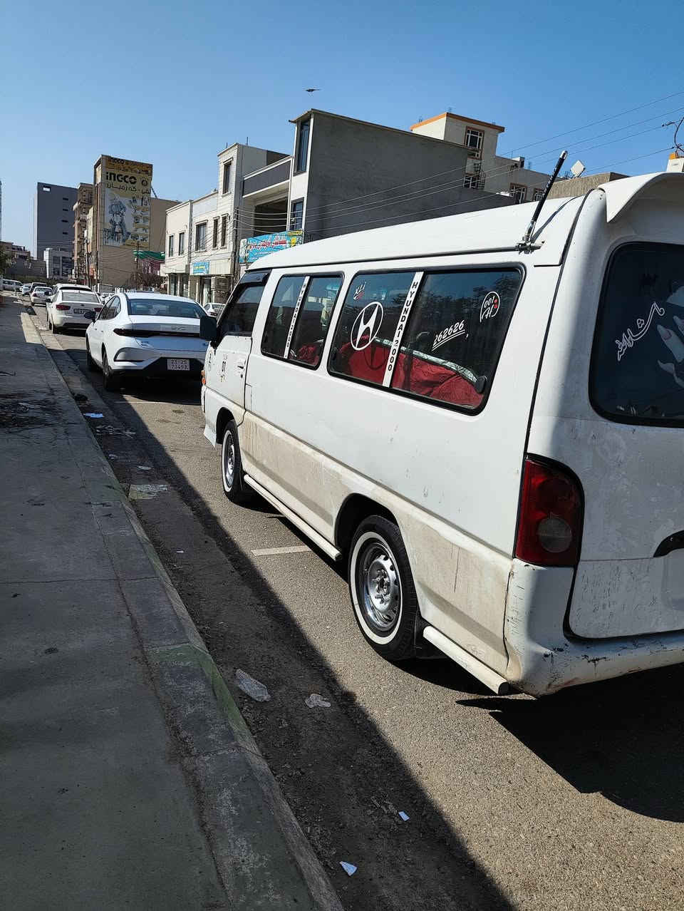 اسلام علیکم بۆ فرۆشتن ماشاءاللە
مۆدێل 2000 
 مەکینە ۆنجی تازەکان تەرح بە شەرت لۆکە مەکینەی
  ئارم سلێمانی 
گێڕی بەشەرت مەزبوت نەرم 
شاسی کامل گیانی بەشەرت
لای دەرگای سکەکەی تۆزێک شوختی هەیە بەڵام بە حیزام دەیفرۆشم
گاعی لۆک 
 هەر چوار بەرگە دەرگاکەی لۆک
سەرنیا فەرش 
 جوانکاری کاملی بۆ کراوە
سەیارەکەی تابڵێی توندو تۆڵو نەرمو خۆشە
 نوقسانی نیە ماشاءاللە
سعر 55 گڵا مەعمەلەیەکی برایانە
***********
کەلار
