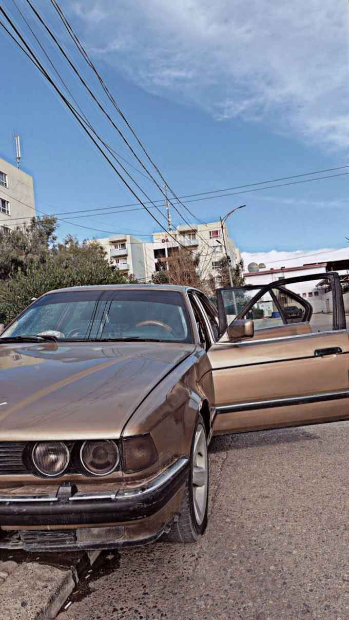 السياره مابيهه اي عيب نقصهه شي واحد بس نقصهه ارفلو بس لأن السياره بس ع سلولي تخربط فقط ب 25 ورقه وللعلم السياره ارم عضم عاج يعني بس كردستان وهاذ رقمي *********** Singapore
