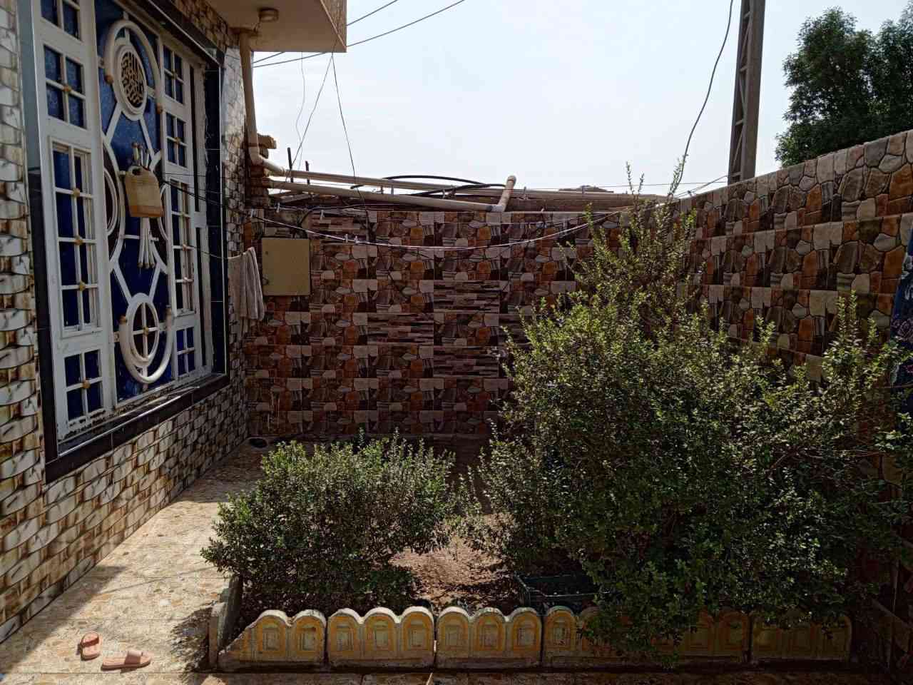 بسم الله الرحمن الرحيم
 السلام عليكم دار للبيع مساحه 300 مطبخ استقبال حديقه 
صحيات  خارجي و داخلي /كهرباء جاهزه مجاري خدمات جاهز /زراعي /كوت+المكان شارع الجوادين بيت/جاهز-
وهاذ رقم/+***********+*********** السعر اتصال
#جاهزه
#وهاذ
#السعر
#كوت
#المكان
#شارع
#الان
