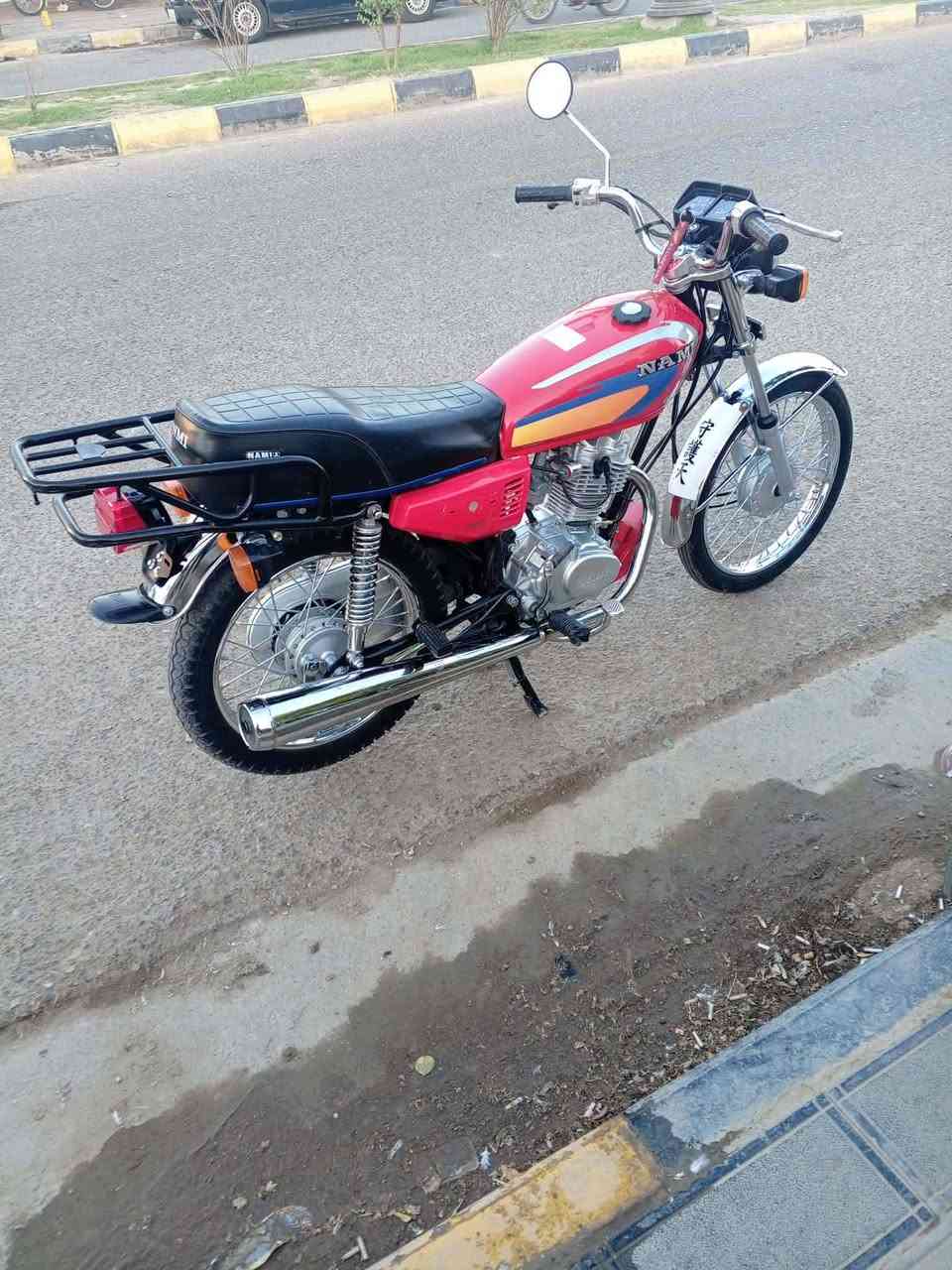 سلام عليكم دراجه كلها شلامجه اصلي بس الشاصي 25سكنر 6اوراق السعر 750ابيها مجالل ***********
