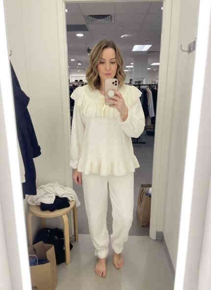 🚨 جملة فقط
تراك نسائي فرو درجه اوله 
سعر الدرزن 84  الف  

  قياسات L - XL - XXL

الدرزن 12 تراك
يوجد  توصيل جميع المحافظات 
للتواصل واتساب  📞 ***********
