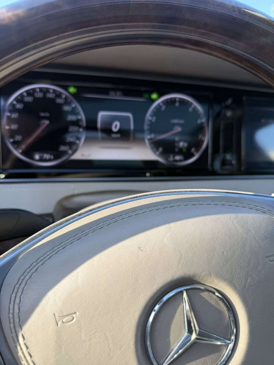 مرسيدس بينز   خليجي
موديل 2014 
S500 
راس الدجاجه 
5 فصوص 

خليجي

ماشيه 117 km

صفر مسج 

المواصفات

5 كامرات
رادار امامي خلفي 
كشنات تبريد تدفئه 
سياقه ذاتيه 
المواصفات كثيره جدا 
ويل كب 19 
مع اضافي ويل وتاير 20 

السعر المطلوب 37500$ 
مكان السياره بغداد . حي الجامعه/ المنصور 
***********
واتس اب فقط  

ملاحظه 
سياره انصبغ بيها باب خلفي وربع جاملغ بدون معجون 
.
