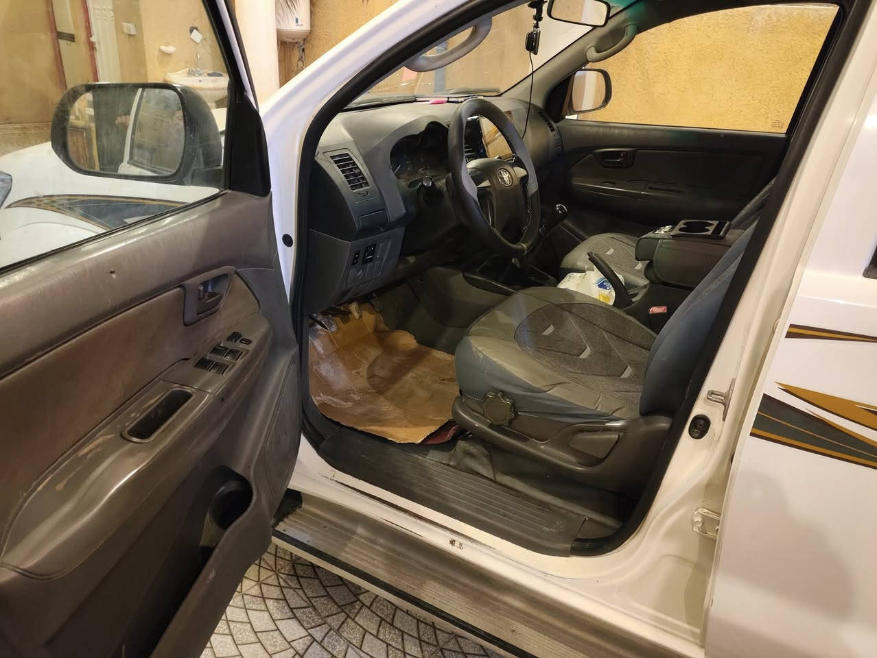 السلام عليكم 
بيكم فور ويل موديل 2013 كاز وكير عادي اللون ابيض والداخل رصاصي ورقم بصرة بأسمنه تحويل ثاني يوم السياره جاهز من كل النواحي للاخير ومكفوله ما عدا الجاملغ عكس السايق بيه ضربه وفلس ما تخسر عليها
 السياره بني منصور ابو غريب للتواصل 
ابو ايه *********** يوجد وتساب
