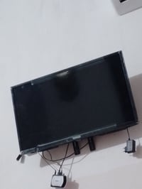 شاشه للبيع يمكن مشغله مرتين لو 3 الله لا يجذبني  حجم 32 رايدها 90 وبيه...