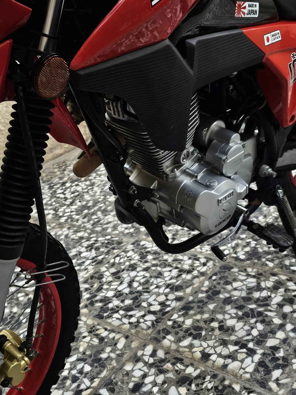 السلام عليكم قفاز لينوس أكبر حجم دراجة نضيفة نازلة ب2025 شهر 3 رقم اربيل بسم الشركة مداور ثاني يوم هزة جديدة وسنوية جديدة لحد سنة 2030 نضافتهة كدامكم ممشاهة قليل دراجة عالية وحلوة وتفيد أصحاب الدلفري للبيع او مراوس مكاني بغداد الحسينية رقم ***********
