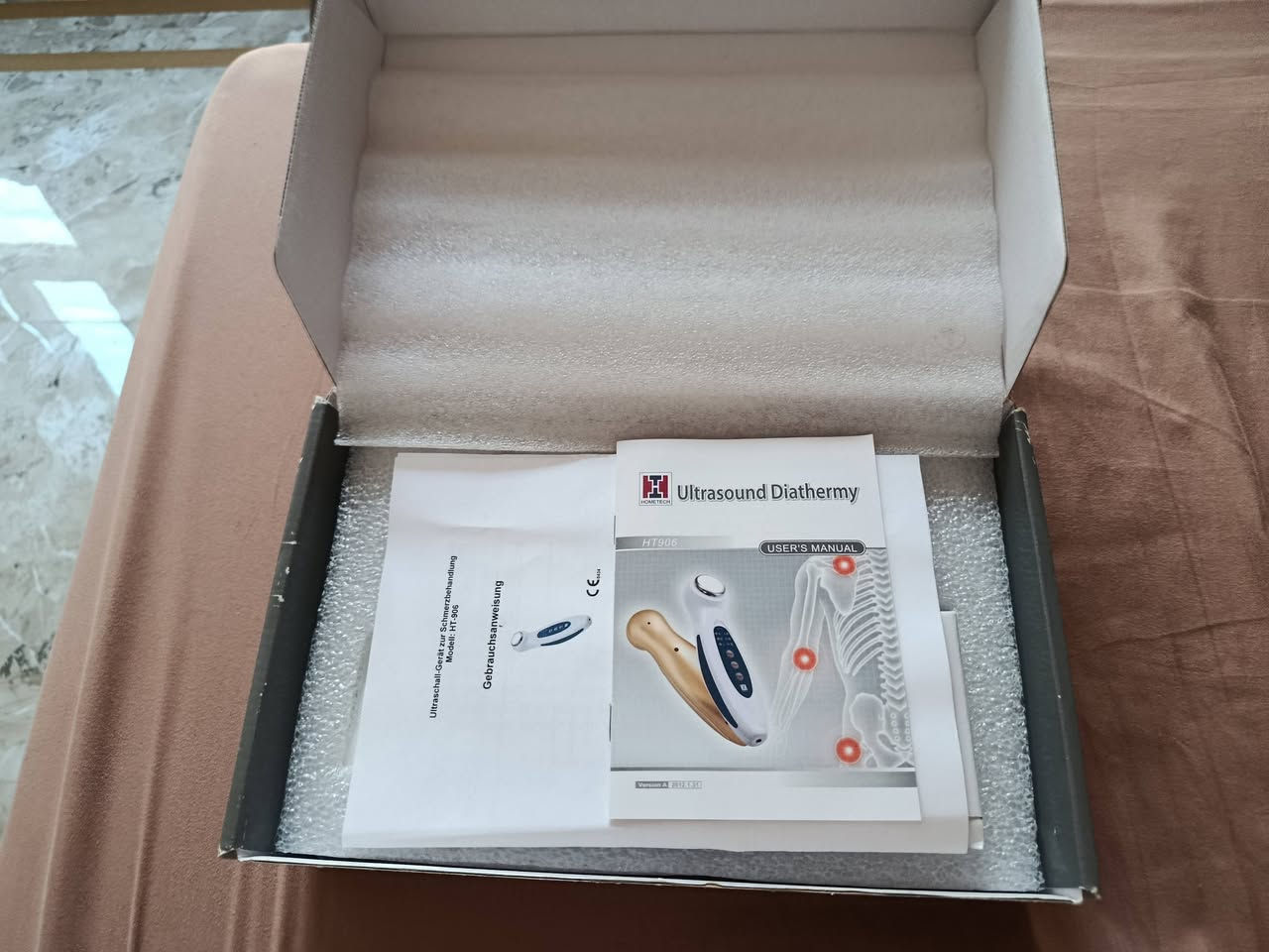 📢 جهاز موجات فوق صوتية (Ultrasound) منزلي للبيع ✨
* **الموديل:** Home Care HT906
 * **الاستخدام:** ممتاز لتخفيف آلام المفاصل والعضلات، **وبعض النساء يستخدمنه للتجميل** وتحفيز البشرة.
 * **الحالة:** مستعمل شيء بسيط جداً (شبه جديد وبكامل ملحقاته ونظافته).
 * **المميزات:**
   * 3 مستويات طاقة قابلة للتعديل.
   * مؤقت ذكي (5 - 10 - 15 دقيقة).
   * رأس معدني مقاوم للصدأ.
📍 **السعر:** [ 85 الف] الجديد سعرو 215 يورو 
📞 **للتواصل والاستفسار:** [*********** أو "خاص"]
