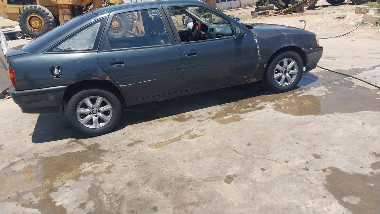 السلام عليكم اوبل مديل 92 جديده كهربائية دوشمه فيتره ماتعوزه شي تحويل مباشر من راعيه الشرعي السعر خاص ***********
