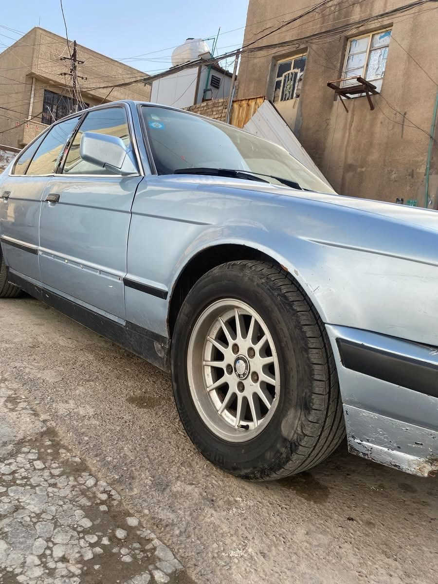 السلام عليكم 525iمديل94مسكر فانوس كير اوتو
كير ومكينه كفاله 
ضفيره واير مملعوب بيه ع البلاد حته جرس الاعطال شغال بيه 
كهربائيات كله شغاله 
لون مميز 
سياره عليه ادامه كامله ومال جناي 
سياره جاهزه تشغل وترايك للبصره 
٣انضمه قياده شغاله 
نقصه راديتر التبريد مزروف غير هلشي اتكفل بيه اني 
بيه رصعات بسيطه موضحه بلباب الخلف السايق والجاملغ وقبق الصندوك من فوك 
سعر ٥٥$ وبيه مجال بسيط 
سياره تسوه مال جني 
وقله تلكه مكفوله كير ومكينه وضفيره كله من الطول للطول مملعوب بيه 
وكلشي موجود بلسوك  جماعه ال ٤٥$ لتعلق 
عنواني بغداد الزعفرانيه 
هذا رقمي وبيه واتساب 
***********
